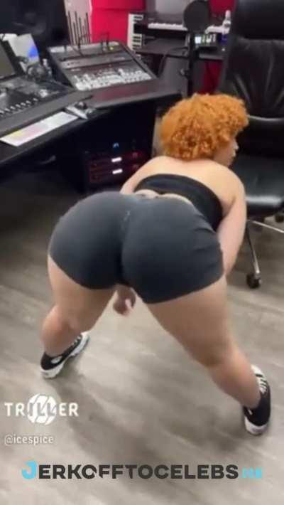 One Minute of Ice Spice Twerking