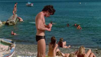 Valérie Quennessen & Peter Gallagher - Summer Lovers (US1982) - Lina & Michael arrive at the greek beach (1/4)