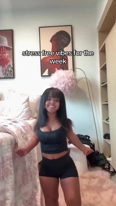 Ivy Angst 🖤 | TikTok (11.10.25)