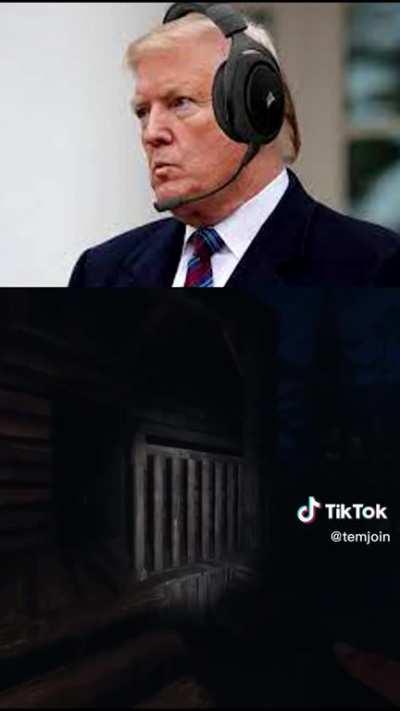 The boys play phasmophobia