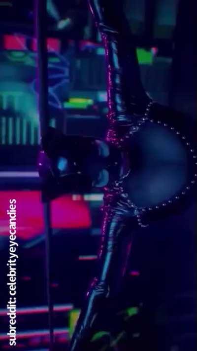 Nicki Minaj @nickiminaj Catwoman Gif 🐈‍⬛