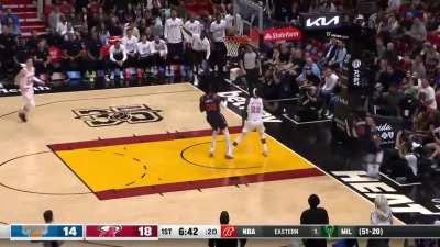 [Highlight] Kevin Love with the full court dime