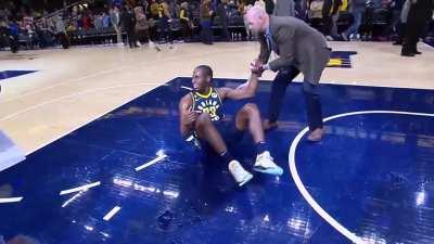 [Highlight] The Pacers celebrate Nesmith's big night by pouring water on him, but it backfires as Nesmith absolutely wipes out on the floor