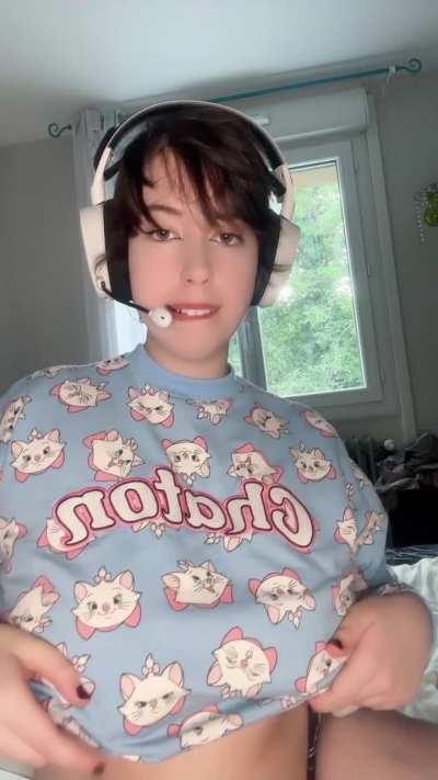 girls with nipple piercings make the best girlfriends