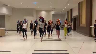 Me and the girlies omw to steal another kill from my toxic straggot adc