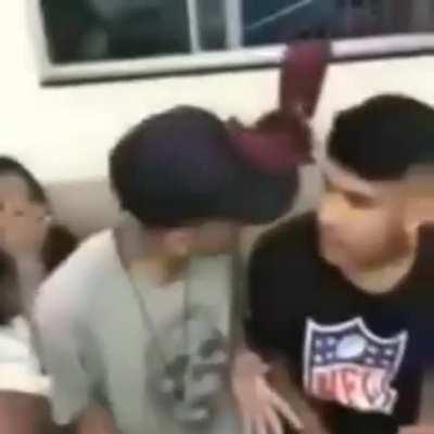 UM AAAAAH 😳👉👈