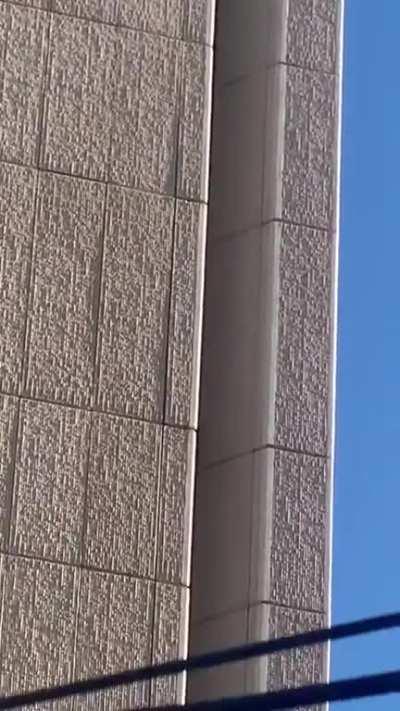 Insane free climber climbing an abandoned building in downtown Phoenix right now