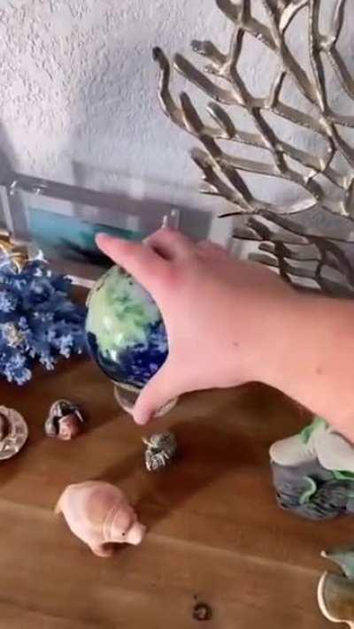 MOVA self rotating globe