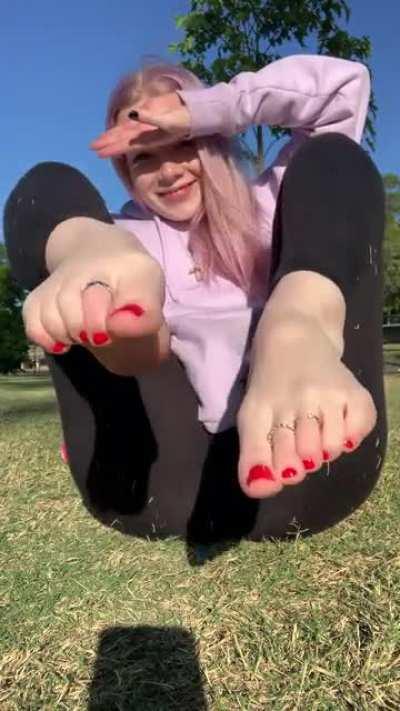 Do my toe rings look pretty in the sun?