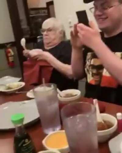 Тут поесть будет?