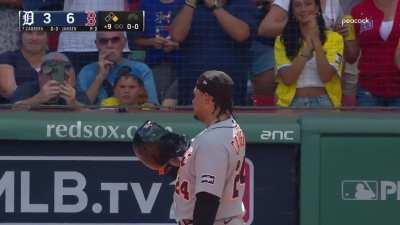 [Highlight] Miguel Cabrera receives a standing ovation before his last at-bat at Fenway Park