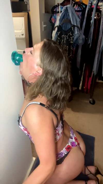 i belong on my knees 🥵💅🏽