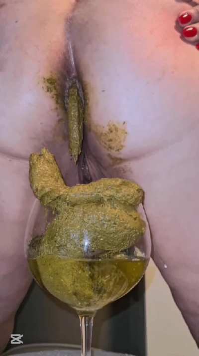 Slutty filthy bath with green shit! (F)