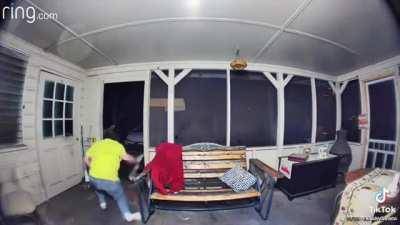 Guy fights black bear to defend his dogs.