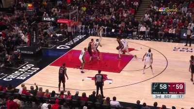 [Highlight] Wemby with a great behind-the-head assist, followed by Coby White putting the moves on Wemby at the other end