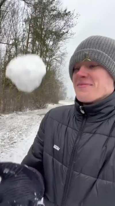 In Germany, we don't say: Snowball fight. - We say: