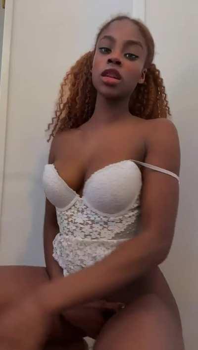 If I get naked on ur car on our first date, would u fuck me