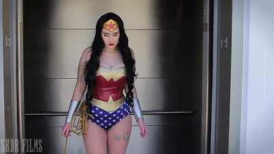 Wonder Woman Cosplayer Heroic Jiggle