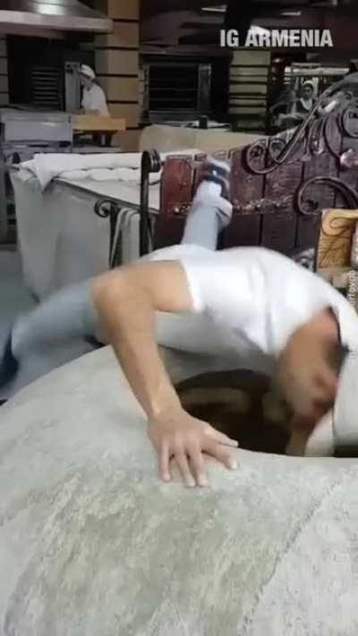 Армянская тандырная акробатика.