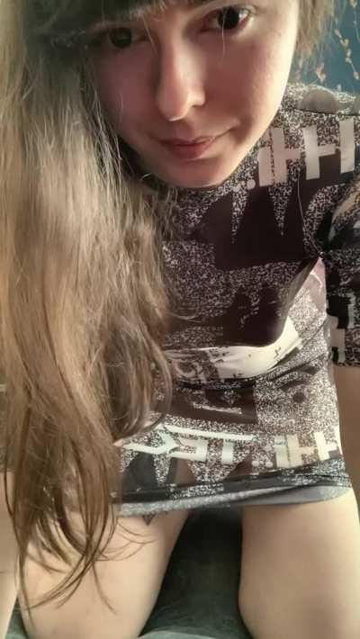 this dress rides up far too easily 😳