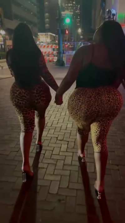 Shout to those guys that love those big juicy enhanced butts. This page is for us. Btw these 2 women look amazing getting hit from the back. If you want the names and tapes follow me on telegram 😈