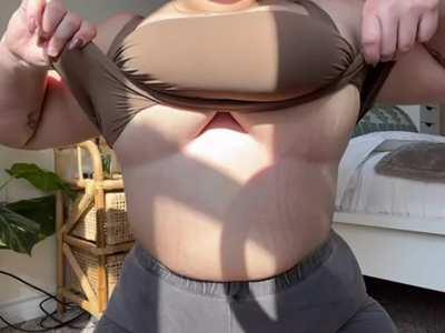 subscribe to my OF and get a 10 minute masturbation video 🖤 there’s no ppv and i post full length content!