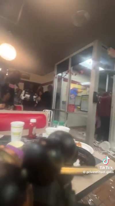 Waffle house fight go crazy