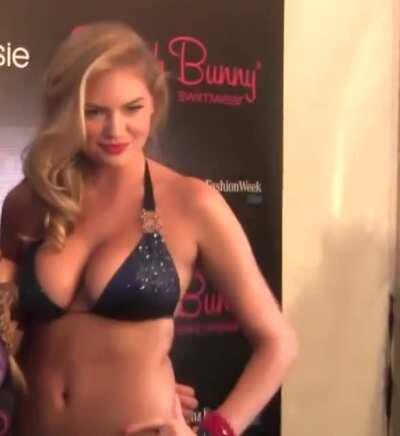 Kate Upton epic cleavage GIF