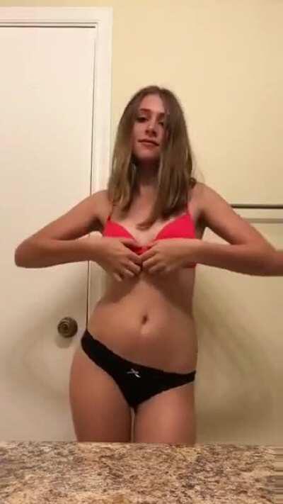 Cute Strip (xpost from /r/stripgirls)