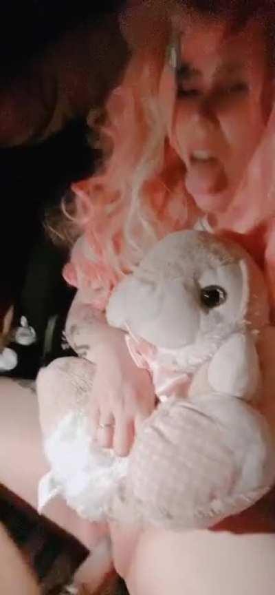 Daddy gives me head pats n stuffs me 🥺