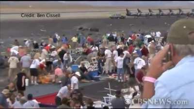 Highly modified P-51D Mustang crashes into bystanders - 2011 Reno Air Races Crash