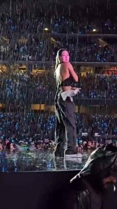 230710 - Jihyo dancing in the rain (with a little choreo spoiler for Killin Me Good)