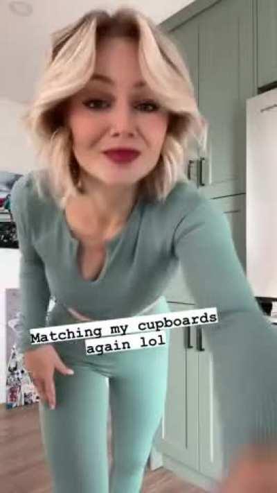 God I love her tight body