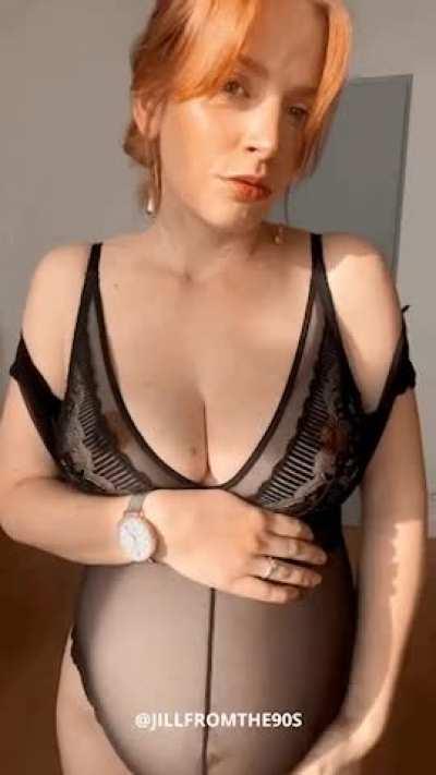 27 weeks pregnant but still hot?