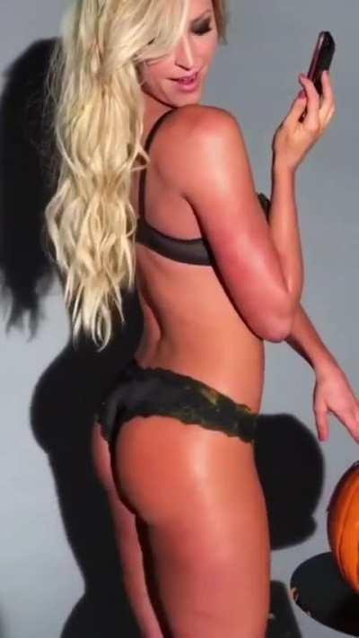 Prime Summer Rae Shaking Her Goods
