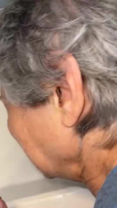 Why not? It's a perfect lil warm cave 😳 ~S~