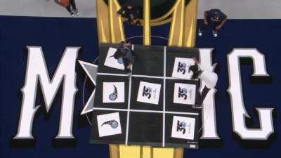 [Highlight] A Magic fan couldn't handle the pressure and messes up in a Tic-Tac-Toe game during the Magic's timeout, as the commentator on the floor couldn't believe it!