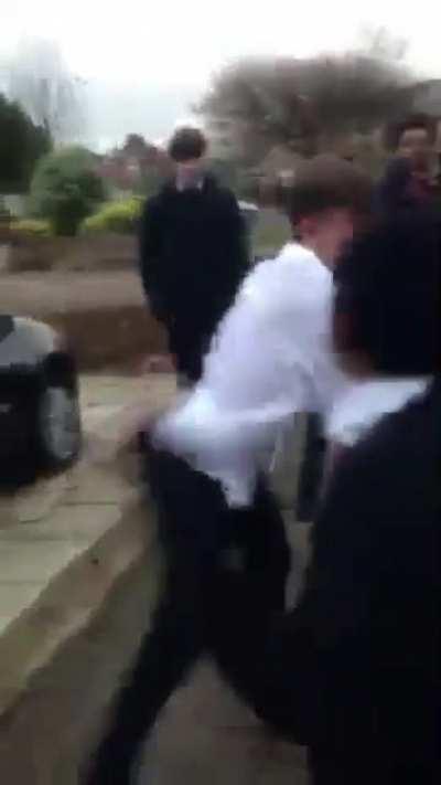 Uk school fight (brutal knock down )