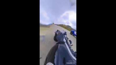 Motorcyclist hits debris on highway and flies over the handlebars