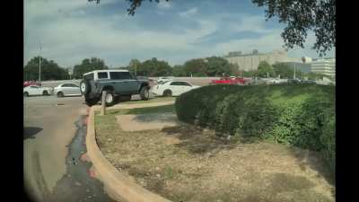 Right Pillar camera captures instant karma for an impatient driver