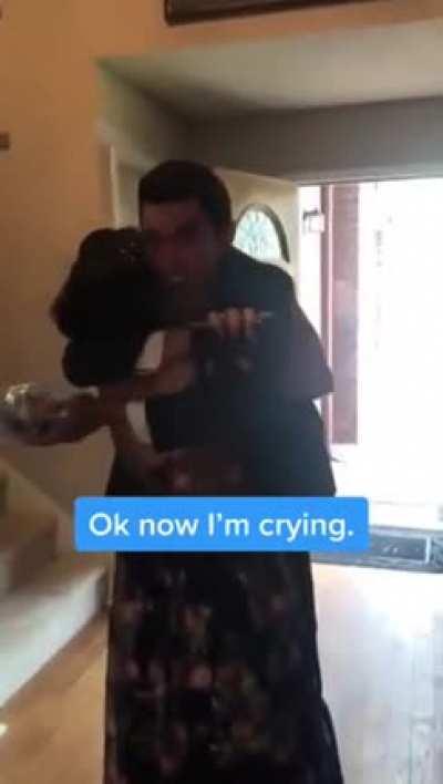 After not walking for 10 months she wanted to surprise her prom date by walking, so wholesome.