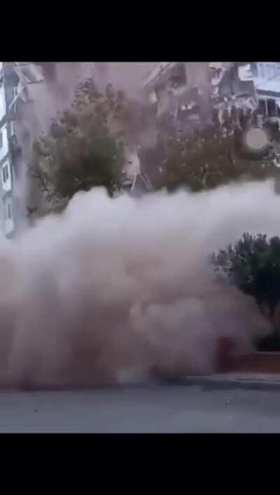 people in the building dov