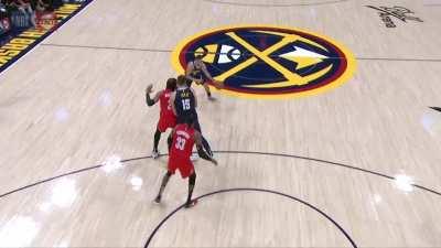 [Highlight] Facu Campazzo with the nutmeg assist for the Jokic and-one layup