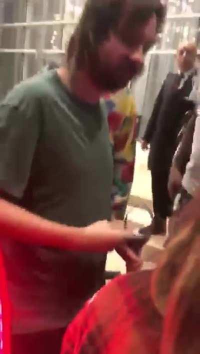 Fans meeting Kevin outside his hotel in CDMX