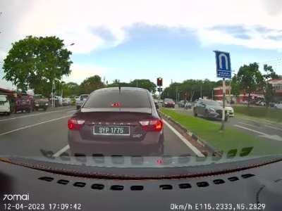 Small thing still want to make big problem🙄