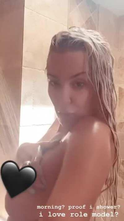 IG story shower