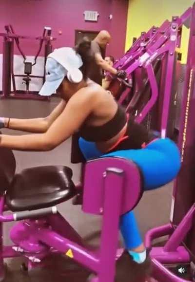 HolUp, this how you suppose to exercise??