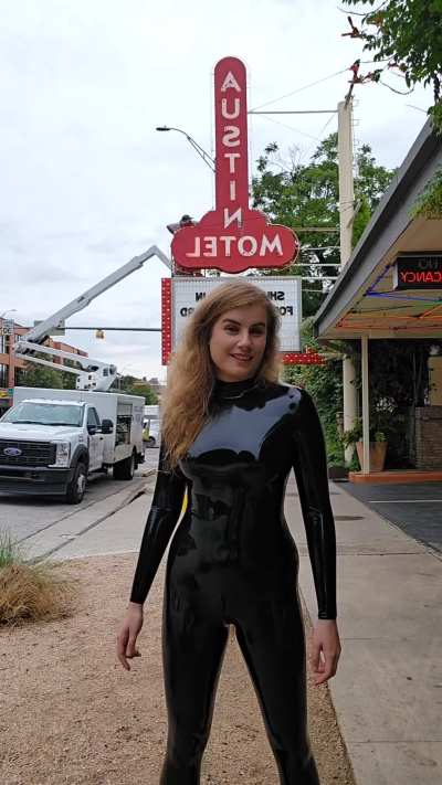 I'm a simple girl. If it looks like a dick, I'll want to pose for a clip