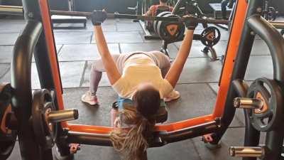 [F] Don't look at my nipples and, tell me, what could I do to prevent the bar from tilting right? How can I get more stability?