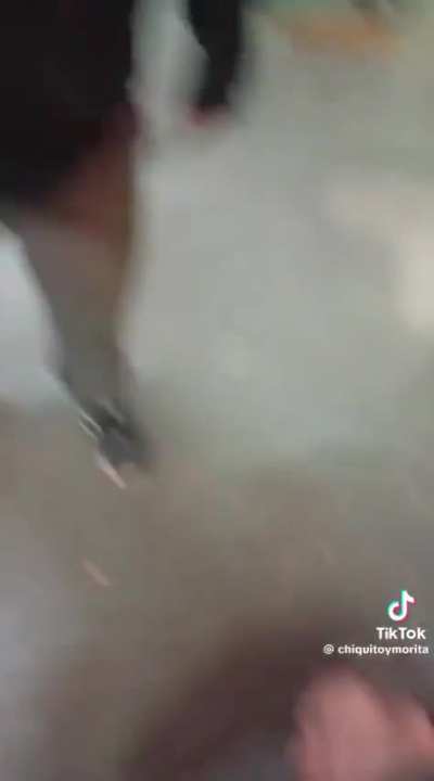 En el Hospital de Quilmes un hombre llegó con un principio de ACV y quedó tirado en el suelo sin atender.